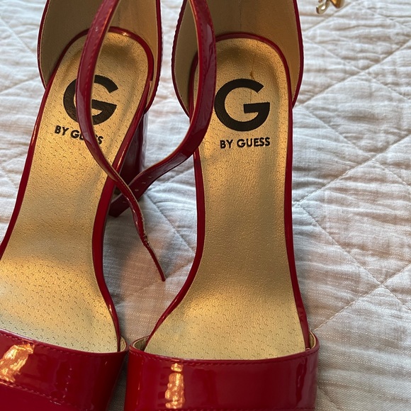 Used Guess sandals - Picture 2 of 4